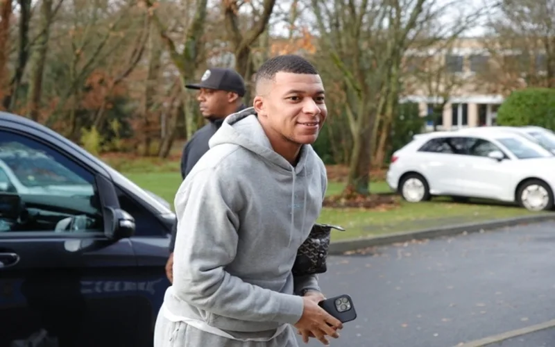ban gai mbappe la ai chuyen tinh va doi tu cua kylian mbappe